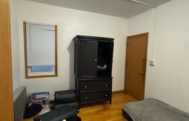 2945 N Oakland
