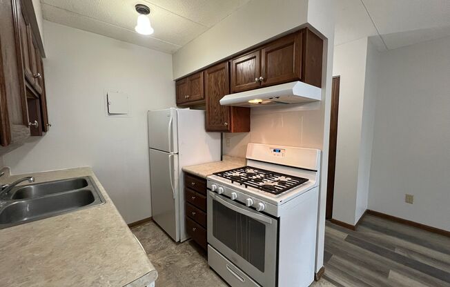 2 beds, 1 bath, $925, Unit A1532-1A