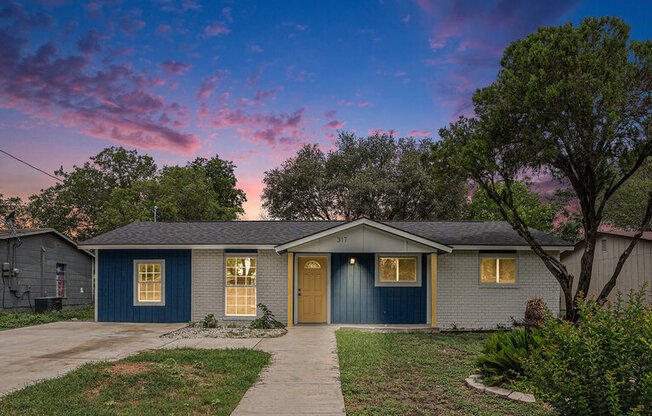 317 W LINDBERGH BLVD