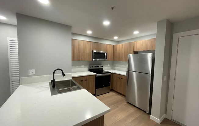 1 bed, 1 bath, 726 sqft, $2,805, Unit B-315