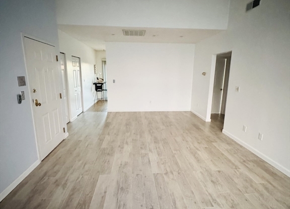 140 QUINCY AVE