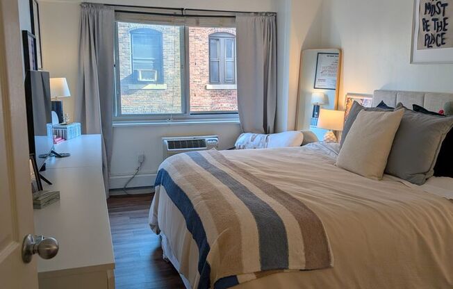 1 bed, 1 bath, 570 sqft, $3,000, Unit 1206
