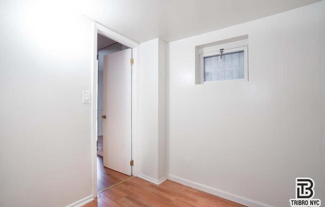 3 beds, 1 bath, $3,175, Unit 2A