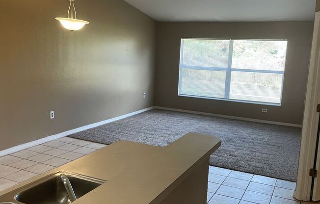 2 beds, 2 baths, $1,600