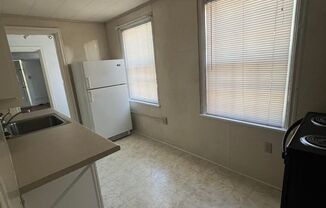 2 beds, 1 bath, $1,100, Unit Apt 2