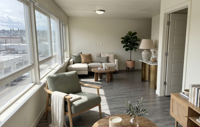 3 beds, 1 bath, $2,895, Unit R-412