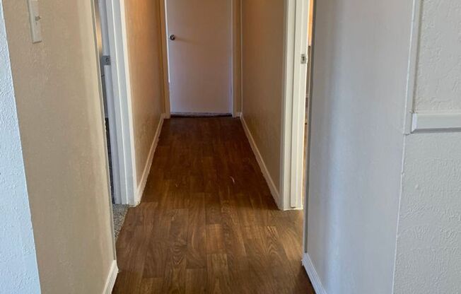 2 beds, 1 bath, 900 sqft, $1,051, Unit 16E