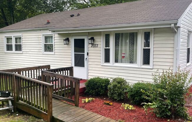 3 Bedroom Pet Friendly Home For Rent!