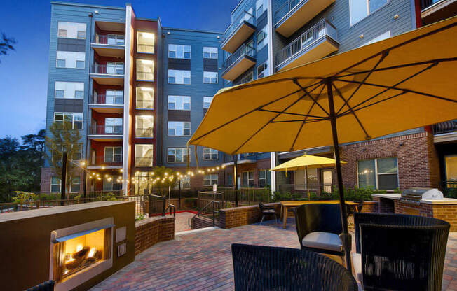 Atlanta Apartments Near Cumberland Mall with Outdoor BBQ and Fireplace