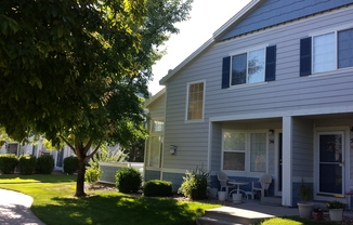 COZY 2 BED/1.5 BATH LONGMONT TOWNHOME - AVAILABLE IMMEDIATELY