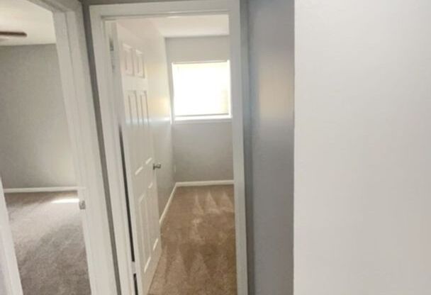 2 beds, 1.5 baths, 900 sqft, $920, Unit 615-301