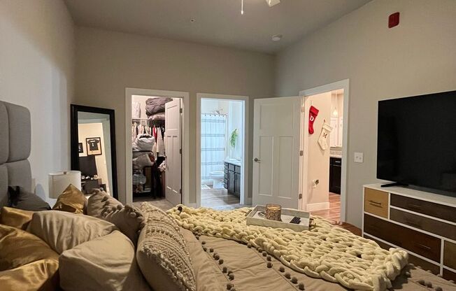 2 beds, 2 baths, 980 sqft, $1,450