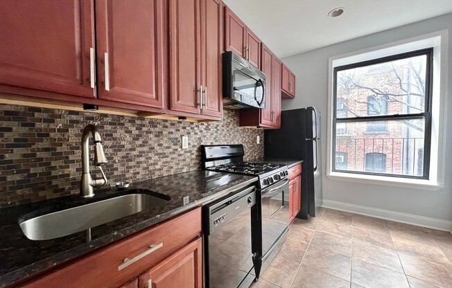 2 beds, 1 bath, $2,500, Unit 3D