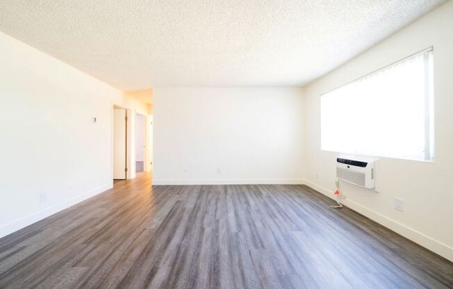 3 beds, 2 baths, 1,200 sqft, $2,900, Unit 633-35