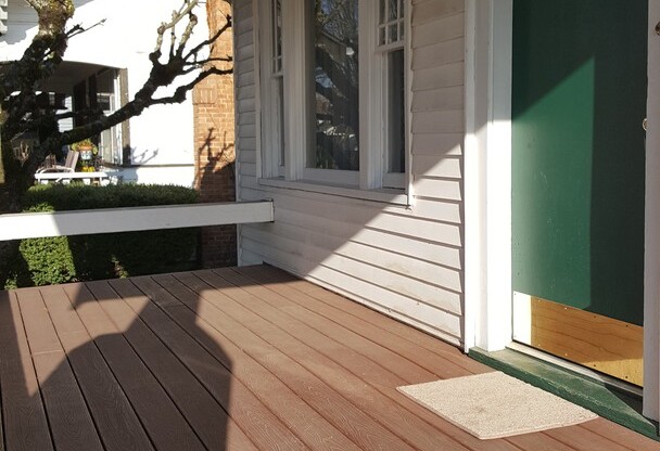 AUBURN - DOWNTOWN 2 BEDROOM CRAFTSMAN RAMBLER w/full basement