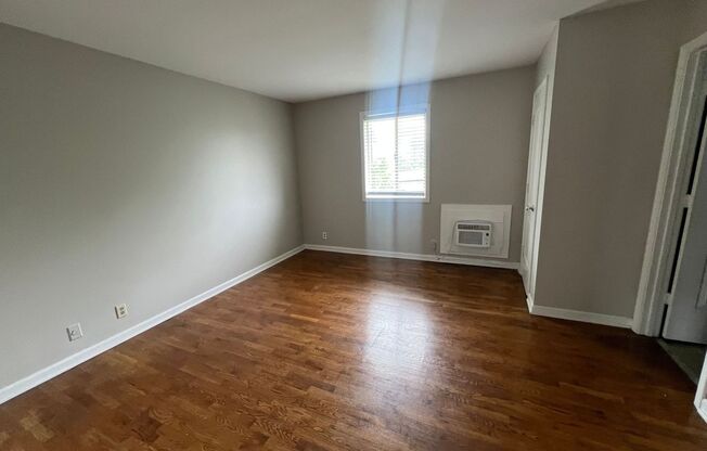 1 bed, 1 bath, 600 sqft, $925, Unit 10