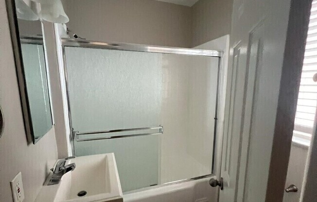 335 S LOS ROBLES AVE