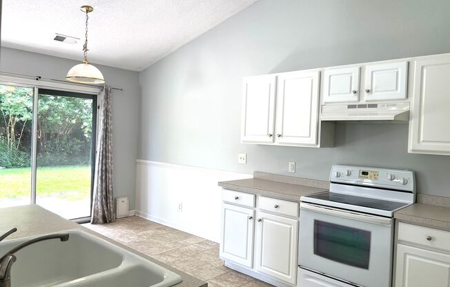 Pet Friendly, 3 Bedroom, 2 Bath Home for Lease at Palmetto Glen!