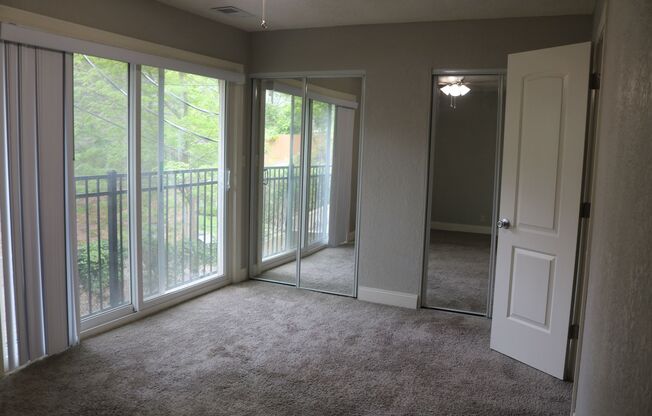 2 beds, 1 bath, 825 sqft, $1,170, Unit 3901 #05