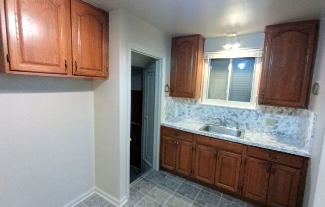 3 beds, 1 bath, $1,300