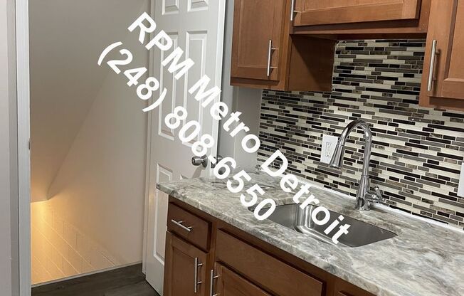 2 beds, 1 bath, $1,150, Unit (RRR)