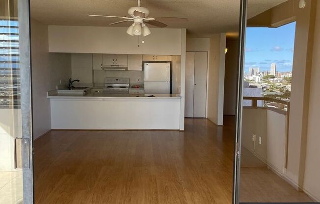 2 beds, 1 bath, 800 sqft, $2,400