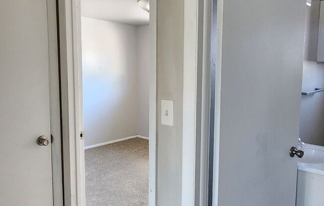2 beds, 1 bath, 800 sqft, $995, Unit #20