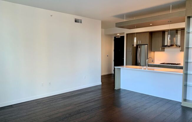 2 beds, 2 baths, $3,600, Unit # 201