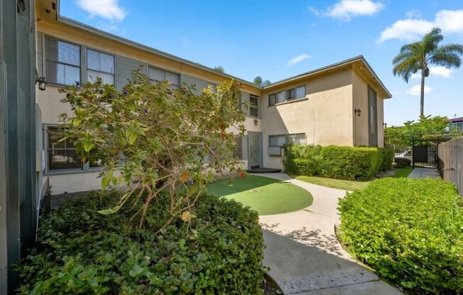 4108-4106 W. Palmwood Dr.