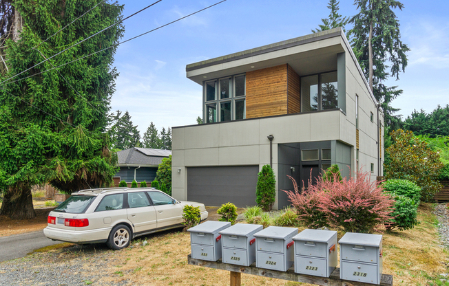 2325 N 122 ST