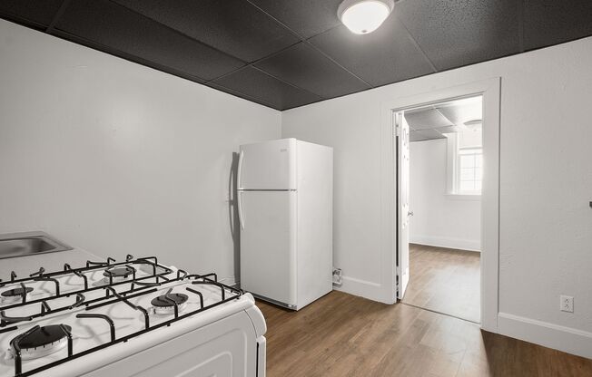 1 bed, 1 bath, 800 sqft, $849, Unit 109 W Lincoln Avenue #13