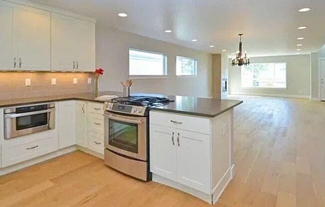 Spacious 5-Bedroom Home for Rent in the Maple Leaf Community