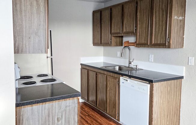 2 beds, 1 bath, 756 sqft, $1,125, Unit 12