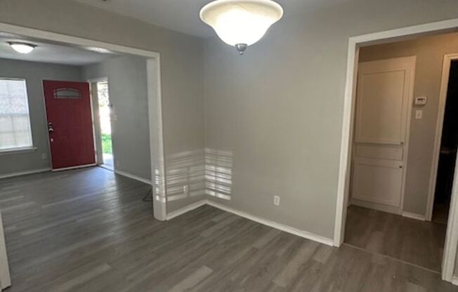 2 beds, 1 bath, $1,095