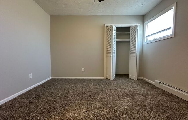 2 beds, 1 bath, $925, Unit 6