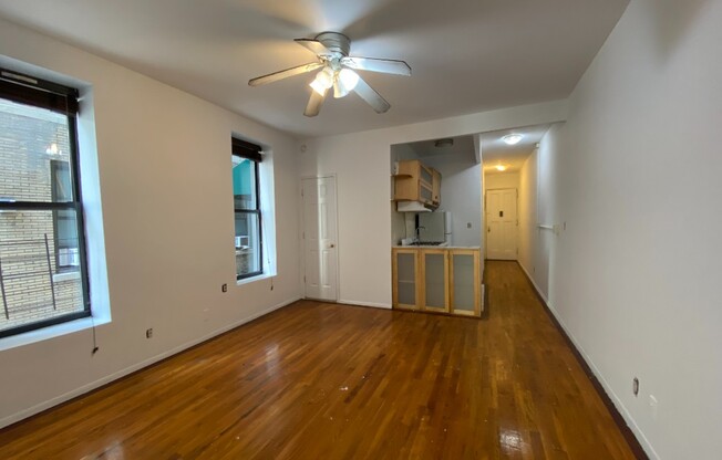 2 beds, 1 bath, $3,250, Unit 4