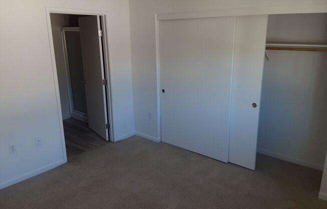 3 beds, 2 baths, 1,076 sqft, $2,200, Unit 2004