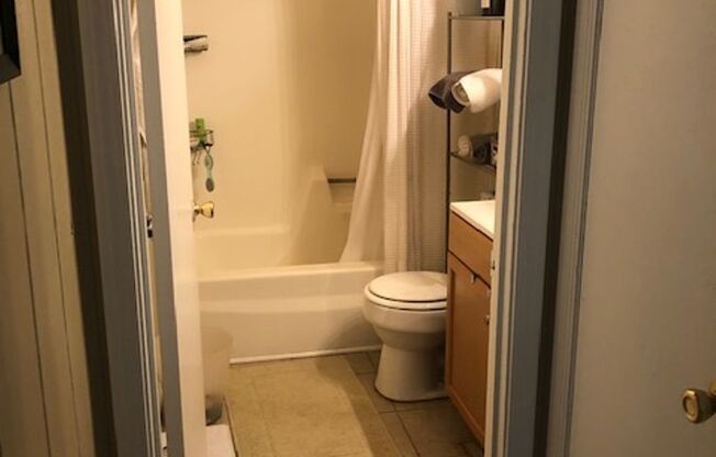 2 Bedroom 1 Bathroom Duplex in Winterville!