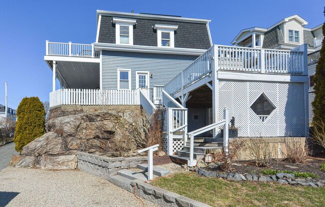 3 beds, 2 baths, $4,200, Unit Harbortown Hideaway