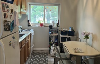 2 beds, 1 bath, $3,050, Unit 8