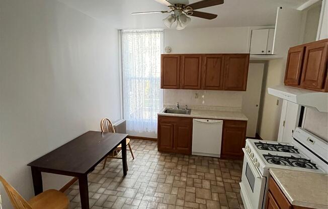 1 bed, 1 bath, 650 sqft, $2,200