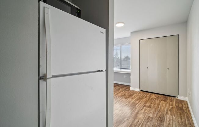 Studio, 1 bath, 200 sqft, $969, Unit 303