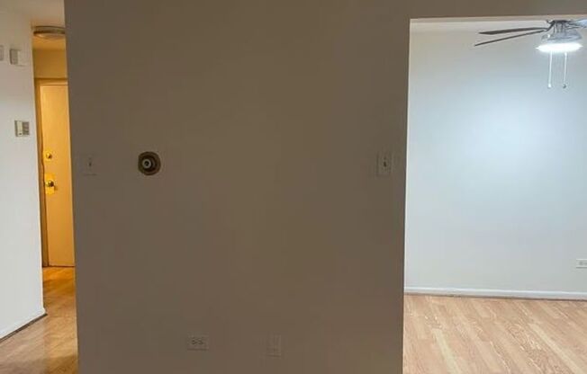 1 bed, 1 bath, 700 sqft, $950, Unit 2205-5