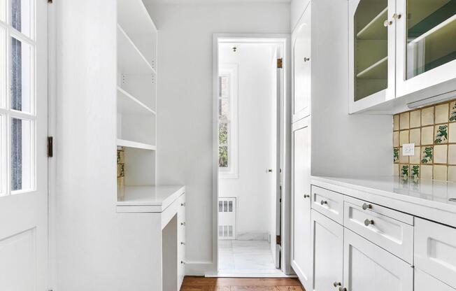 335 W 70 ST