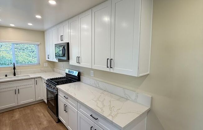 3 beds, 2 baths, 1,400 sqft, $3,295, Unit 10