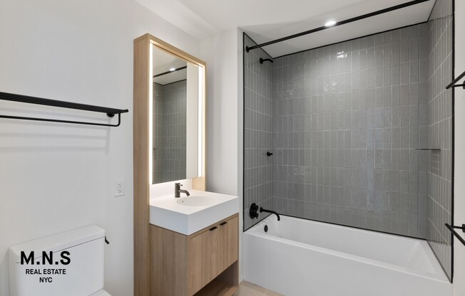 2 beds, 2 baths, $8,300, Unit 1132