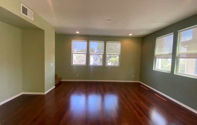 Gorgeous 3 bed 3 1/2 bath home with beautiful upgrades near Mission Bay! MUST SEE!