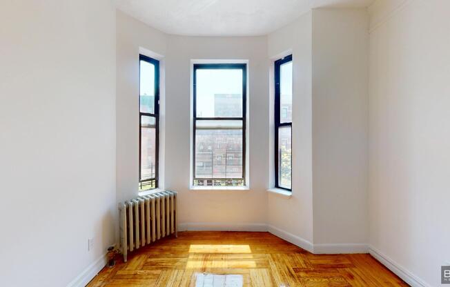 17 W 125 ST