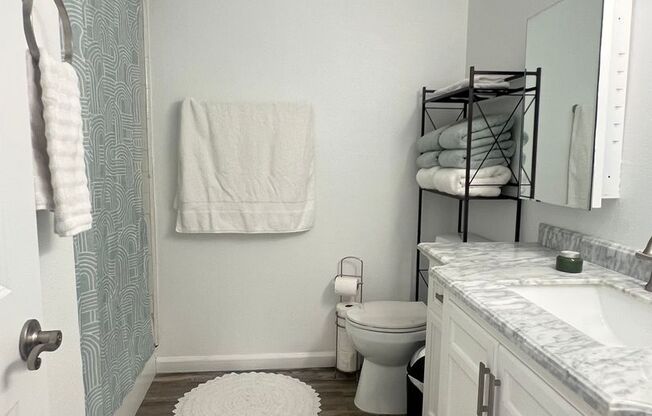 1 bed, 1 bath, 572 sqft, $2,995, Unit Los Caballeros #106