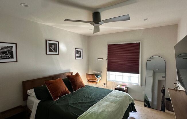 2 beds, 1 bath, $6,500